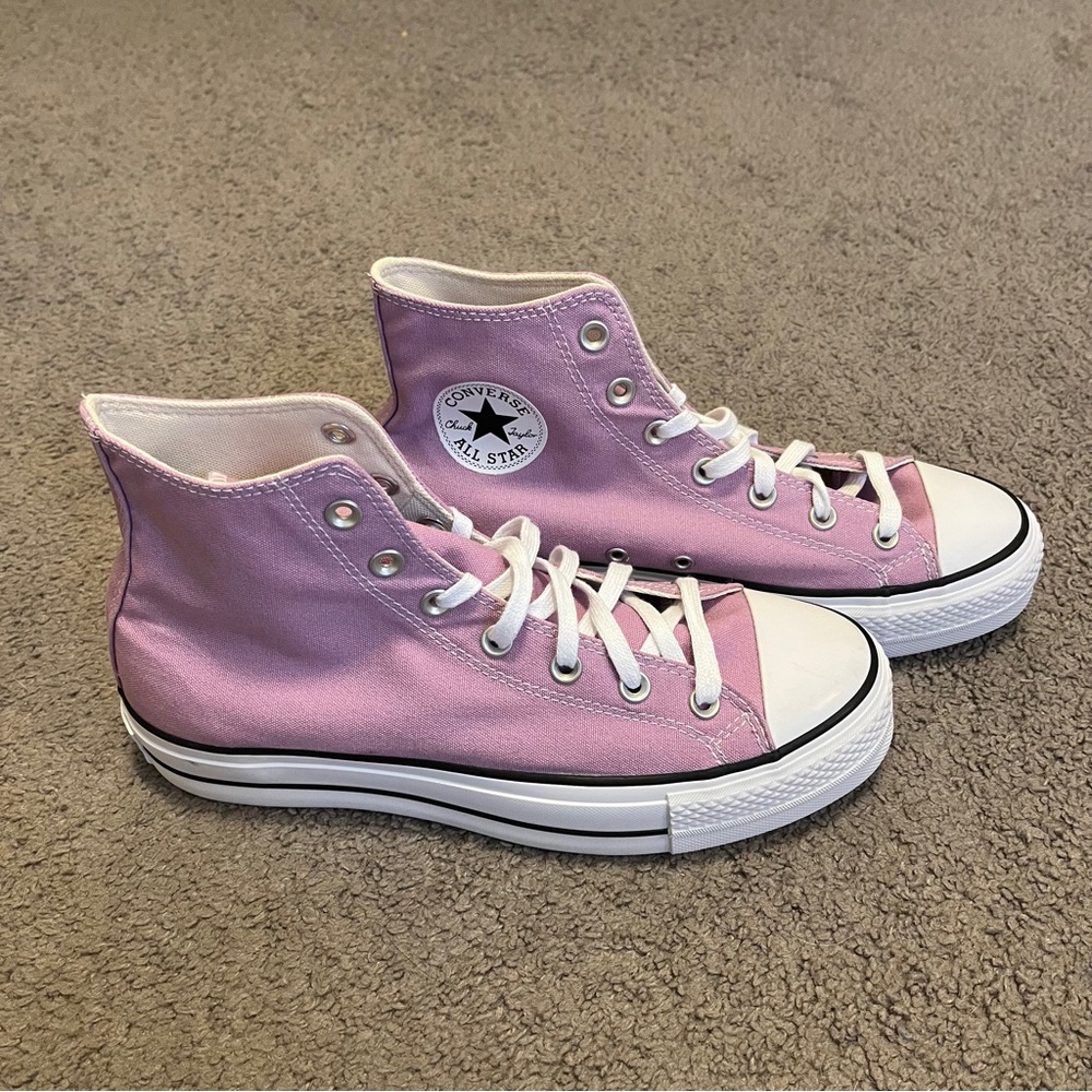 Women’s Platform High-Top Converse - US 10